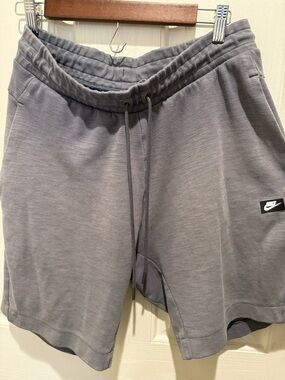 Nike Sportswear Tech Fleece shorts